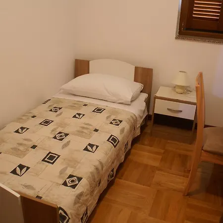 Aleksandar Apartman *
